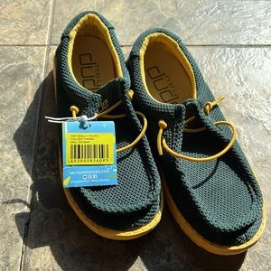 NWT Boys-Wally youth Hey Dude shoes-green and yellow Y2